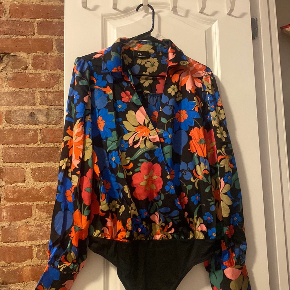 Floral satin bodysuit from Vici - never worn!
